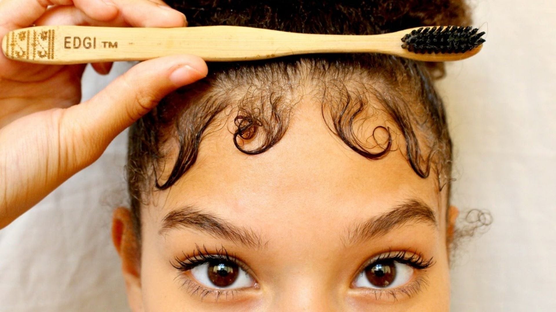 How to LAY YOUR BABY HAIRS  TYPE 4 NATURAL HAIR 
